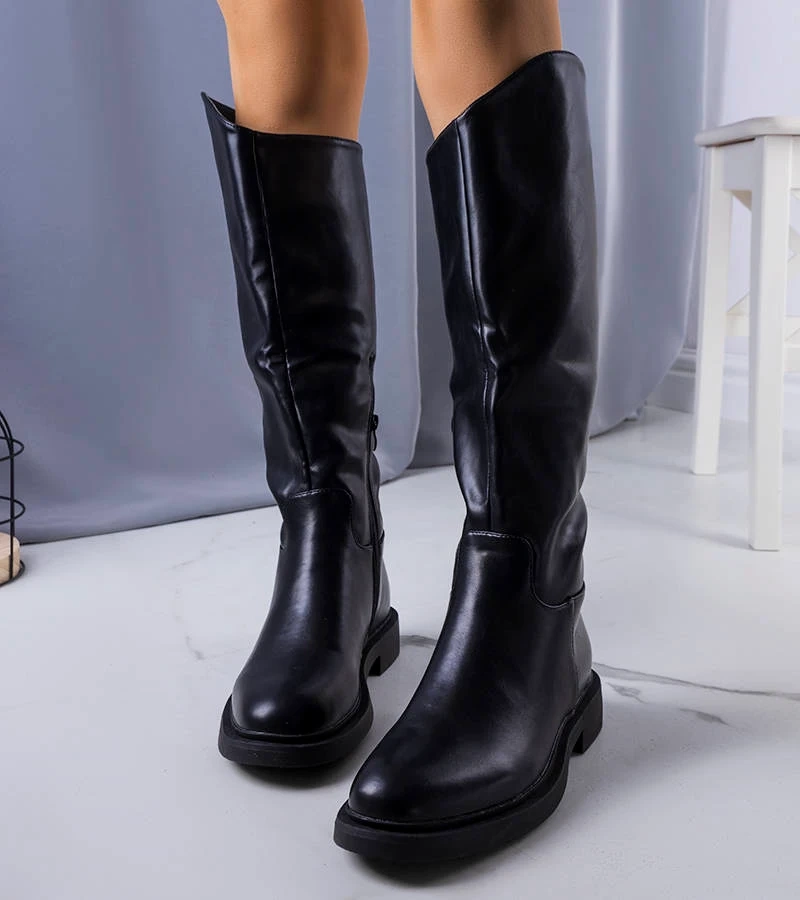 Czarne modne kozaki ocieplane