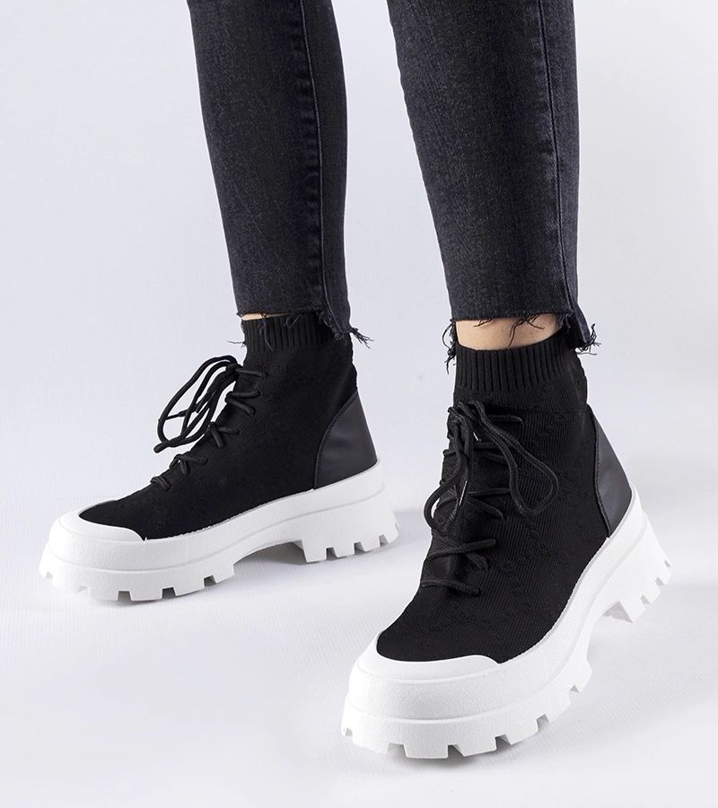 Czarne wysokie sneakers z elastyczną cholewką