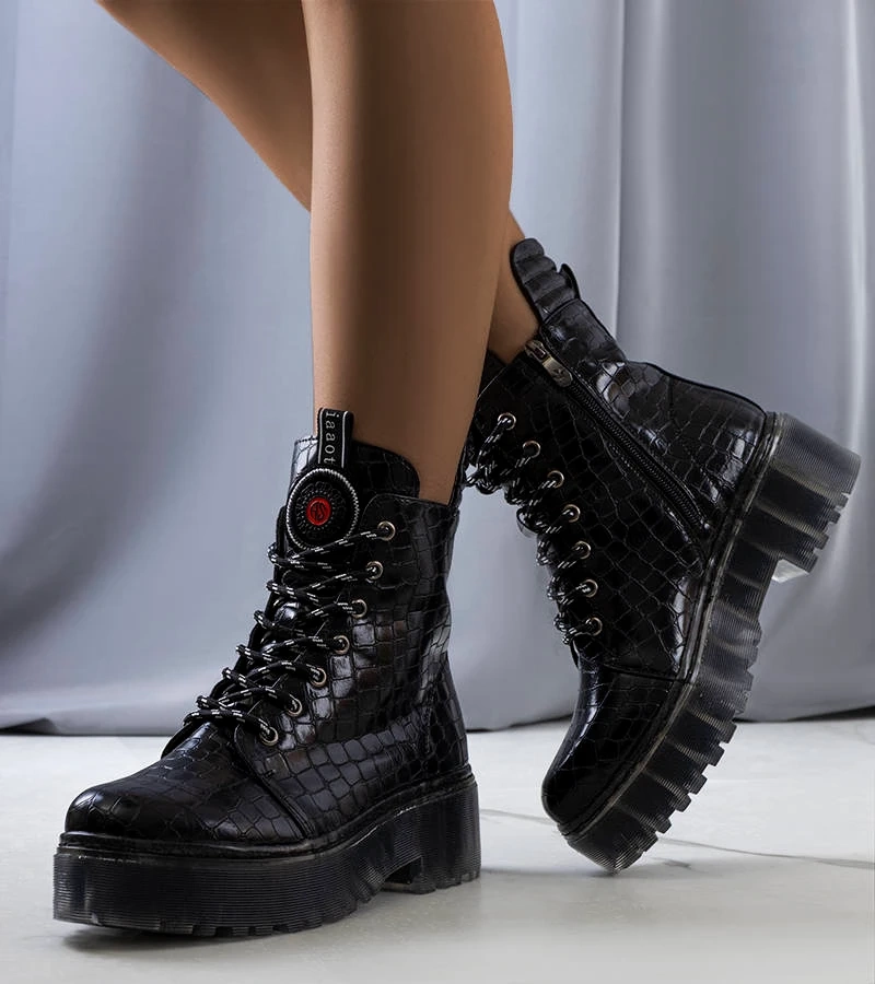 Czarne botki na wysokiej podeszwie