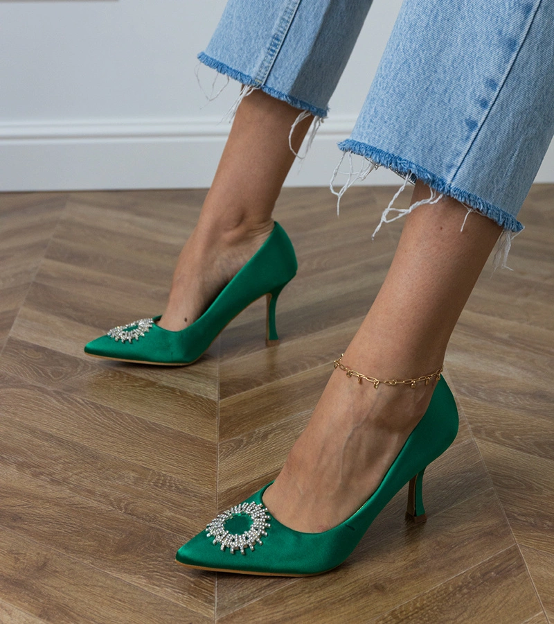 Hers Zielone czółenka satynowe z cyrkoniami