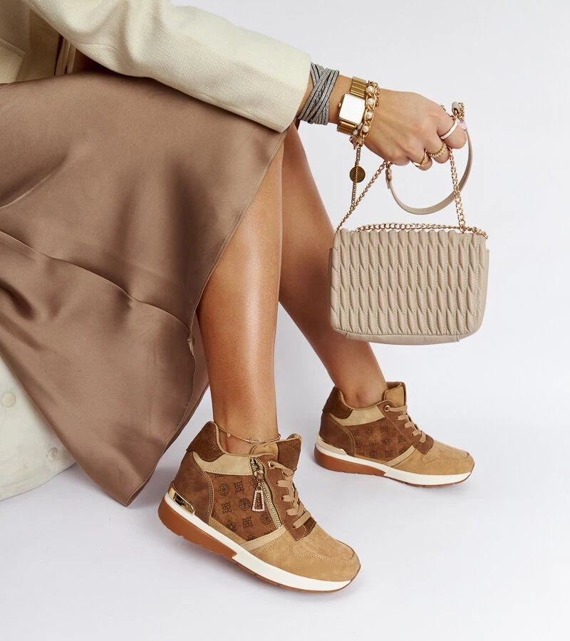 Brązowe sneakersy na koturnie