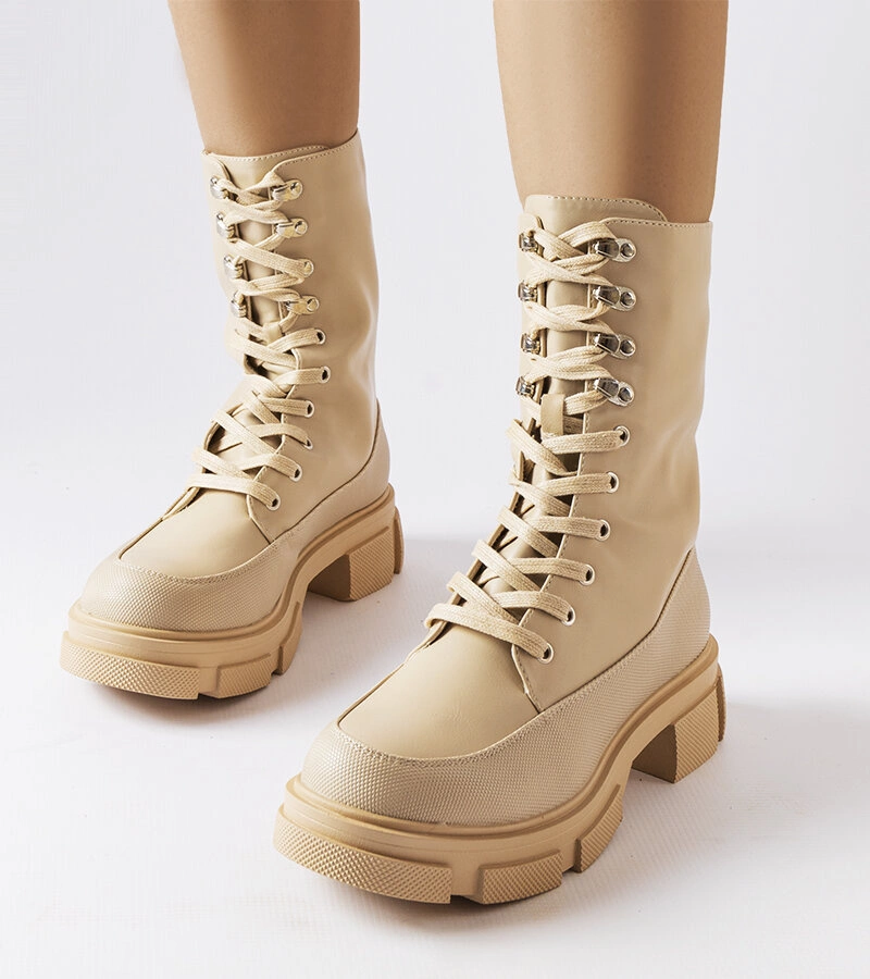 Beżowe botki na grubej podeszwie