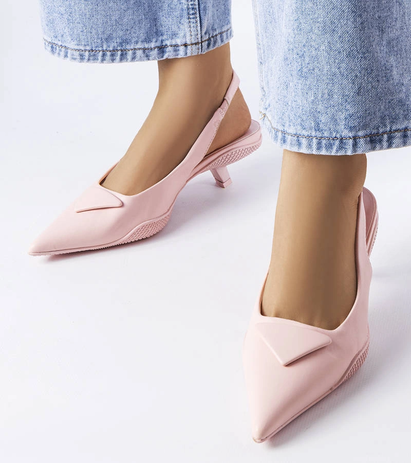 Różowe sandały na niskim obcasie ze sportową podeszwą