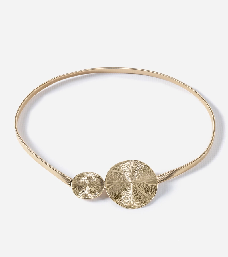 Złoty pasek zdobiony klamerką