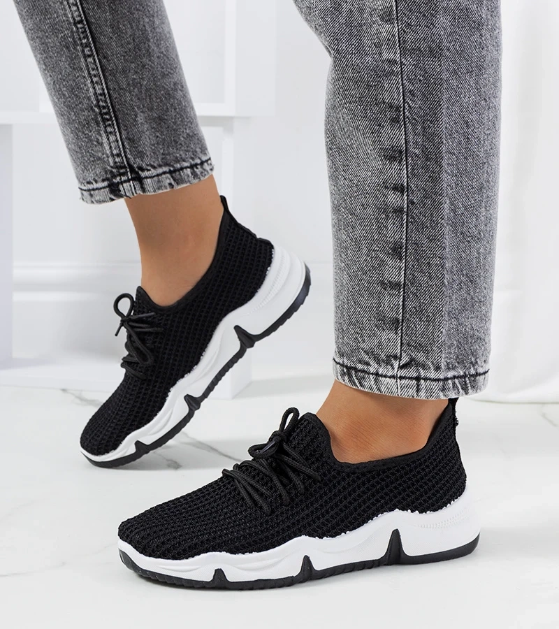 Sznurowane czarne sneakersy