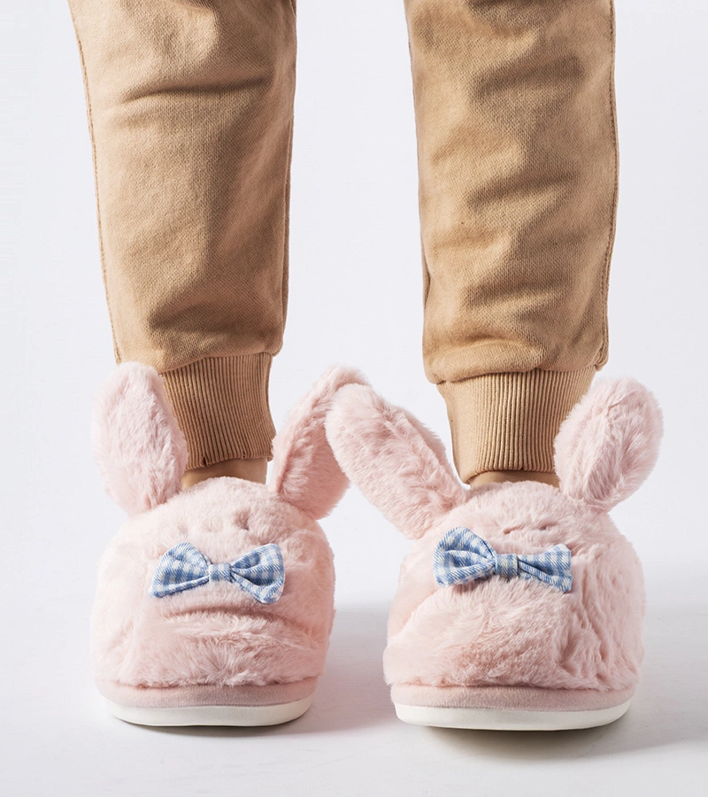 Różowe kapcie z uszami i kokardką
