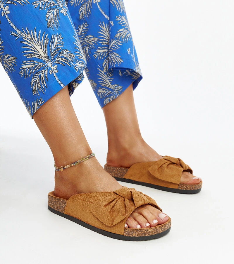 Brązowe klapki na korkowej podeszwie