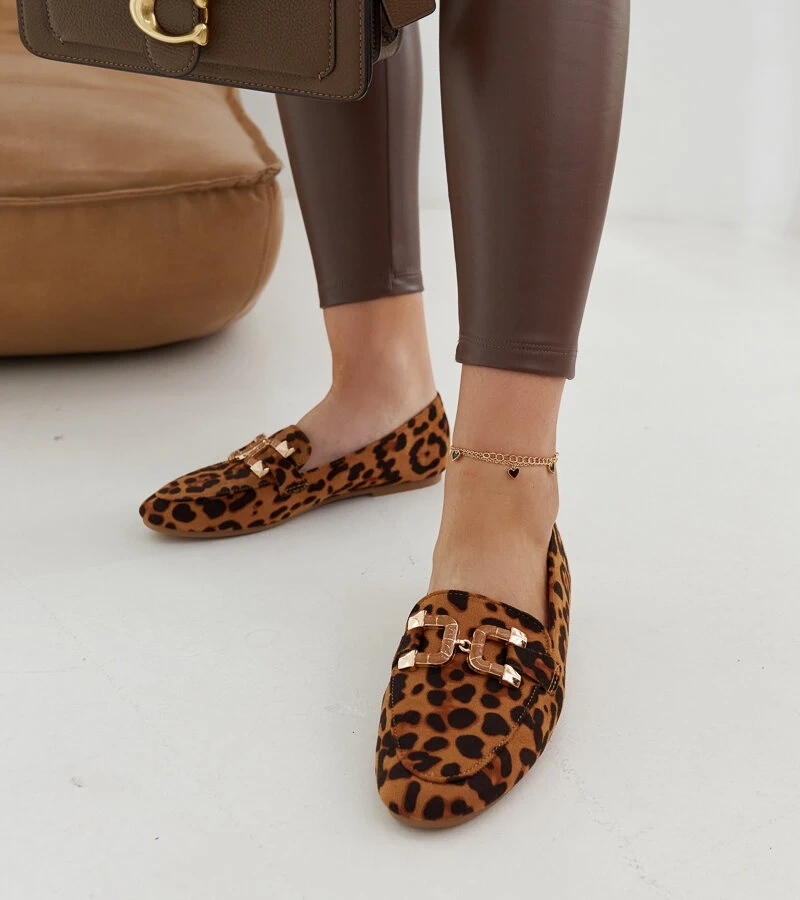 Panterkowe mokasyny z klamerką