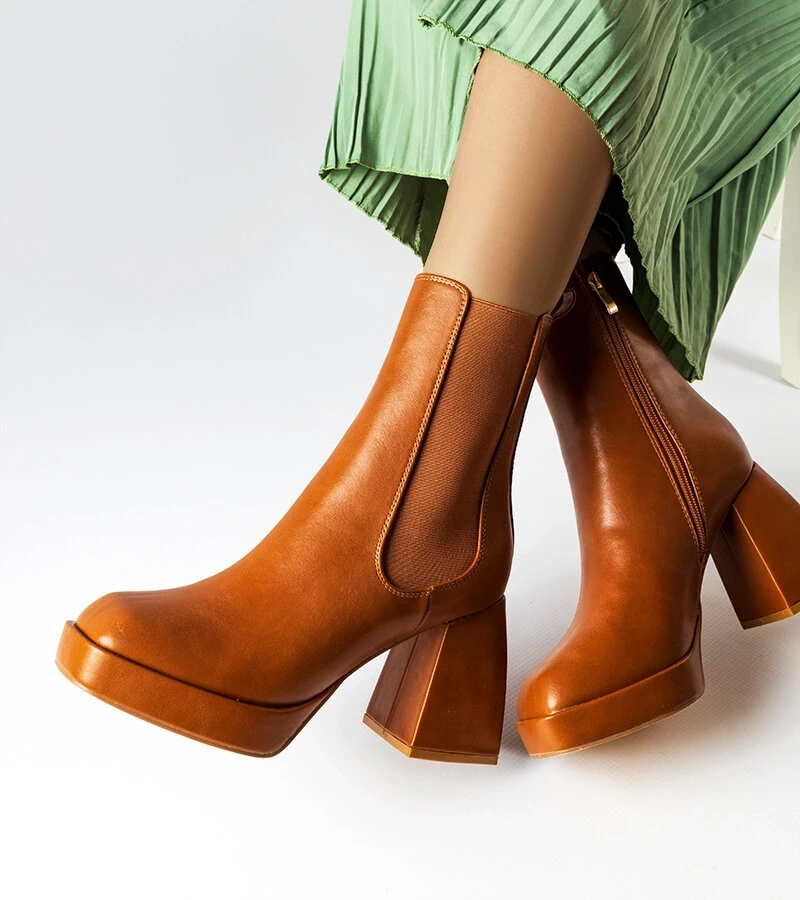 Brązowe wsuwane botki na słupku