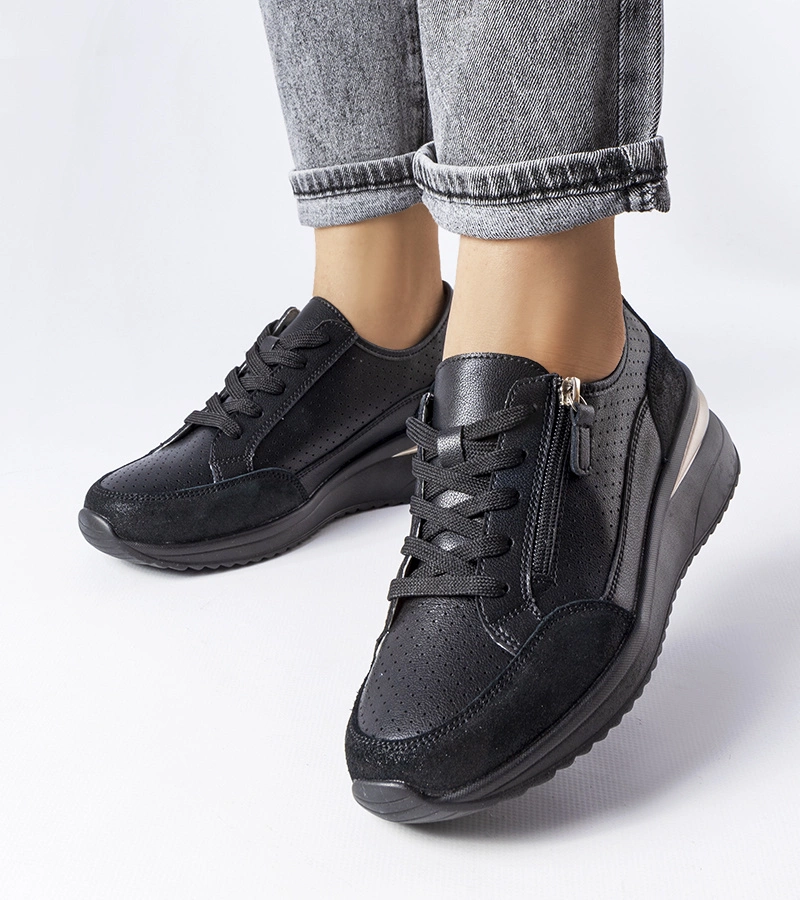 Skórzane czarne sneakersy zdobione perforacją