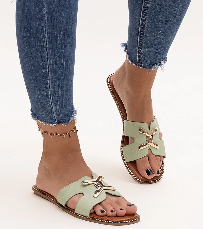 Zielone klapki z klamerką