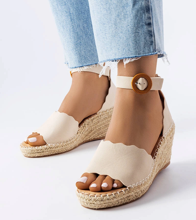 Beżowe espadryle na koturnie