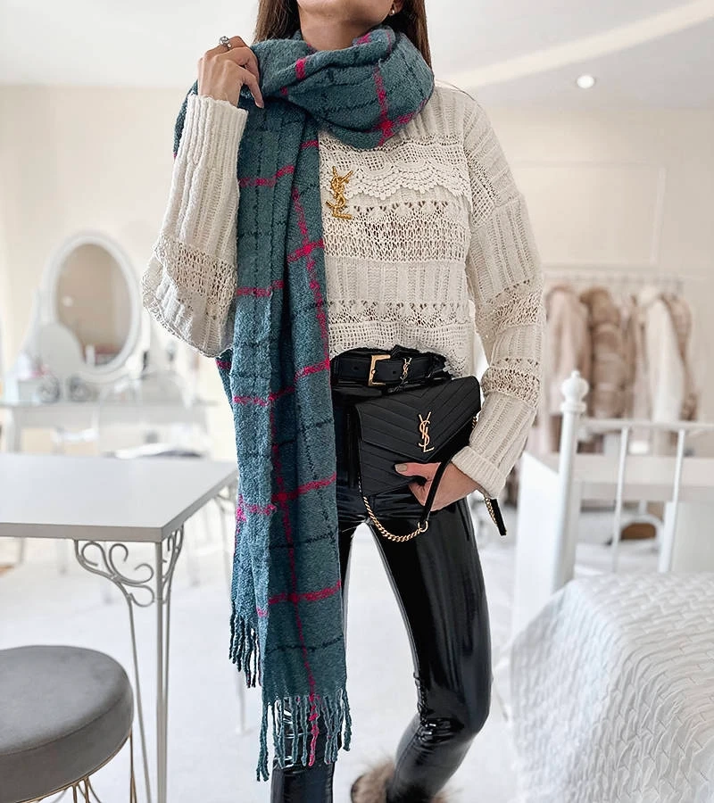 Czarnoniebieski szalik