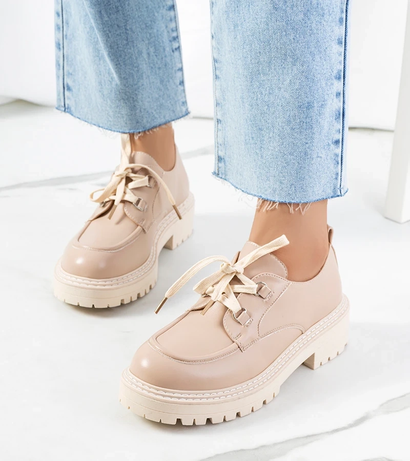 Beżowe półbuty na masywnej podeszwie