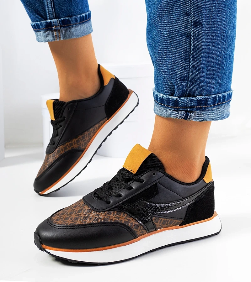 Sneakersy czarne z ozdobnym monogramem