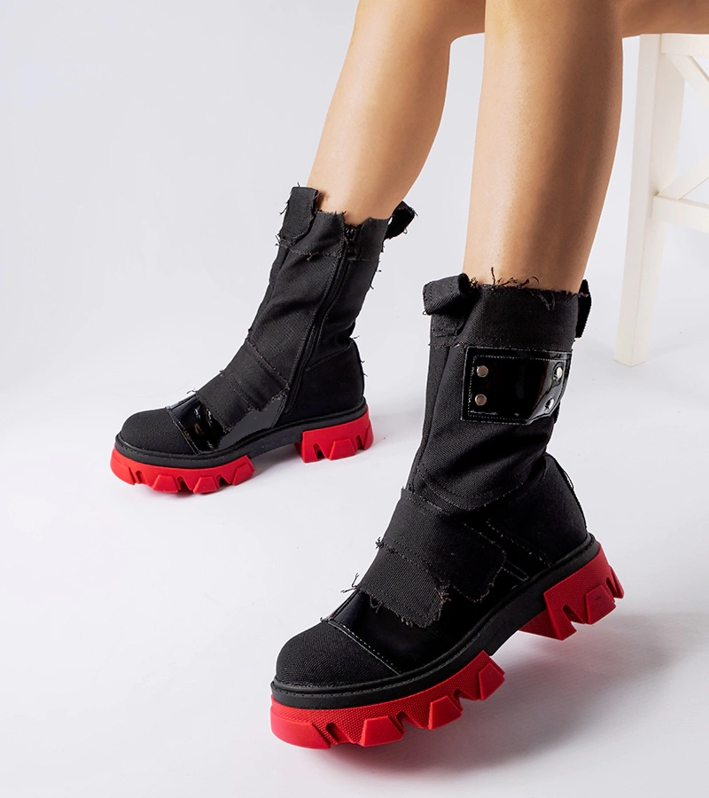 Czarne łatane botki czerwona podeszwa