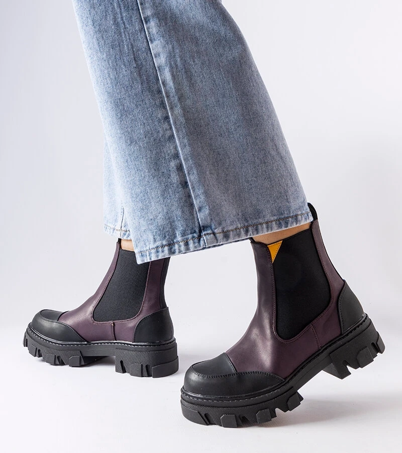 Czarno-fioletowe botki z elastycznymi wstawkami