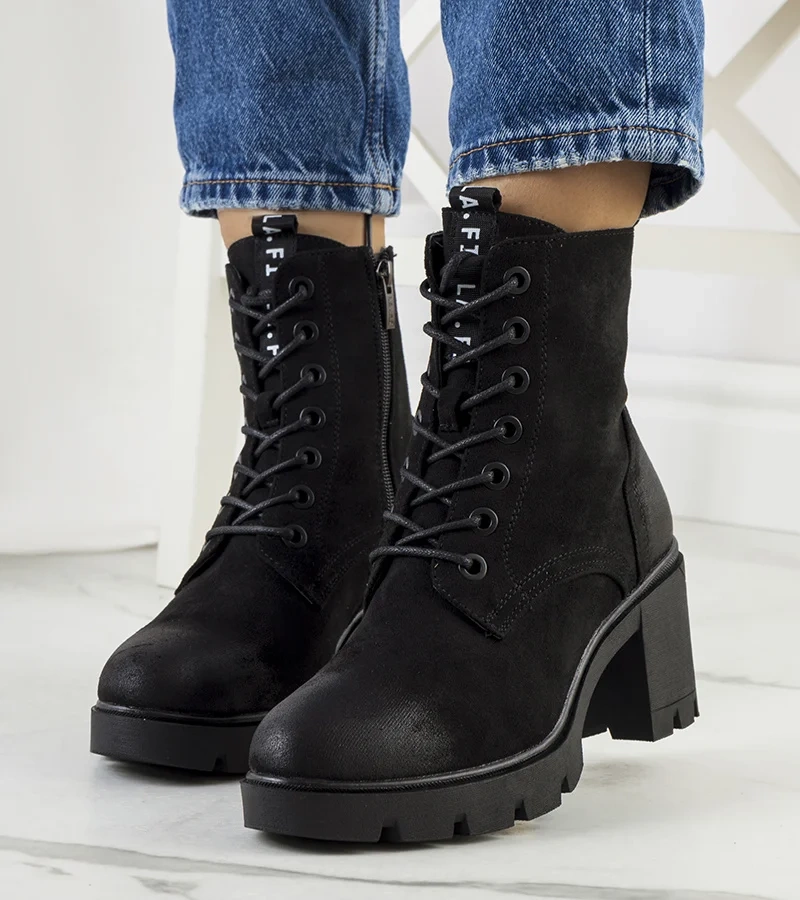 Czarne botki na słupku z wiązaniem