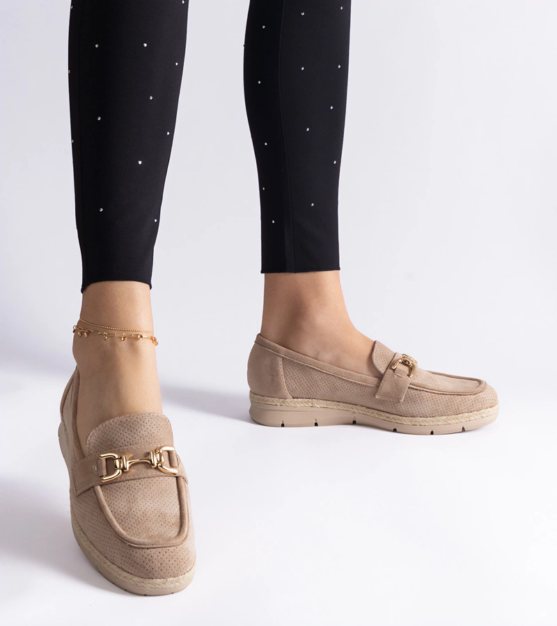 Beżowe mokasyny ażurowe damskie z eko zamszu