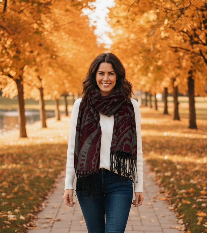 Szaro-bordowy szalik w kwiaty