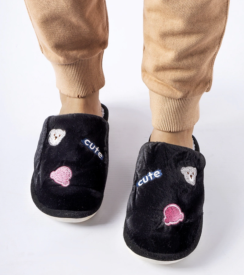 Czarne ciepłe kapcie z misiami