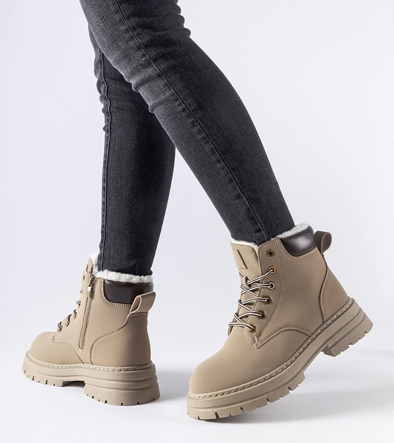 Beżowe ocieplane workery