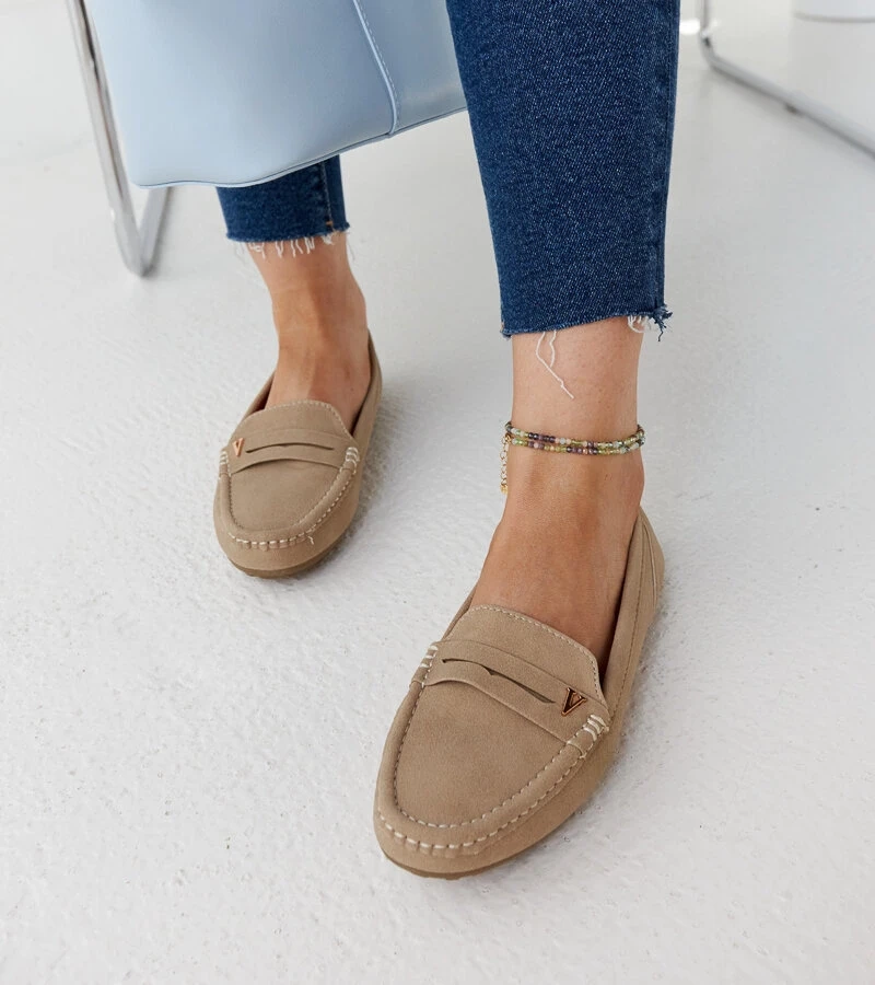 Beżowe matowe mokasyny