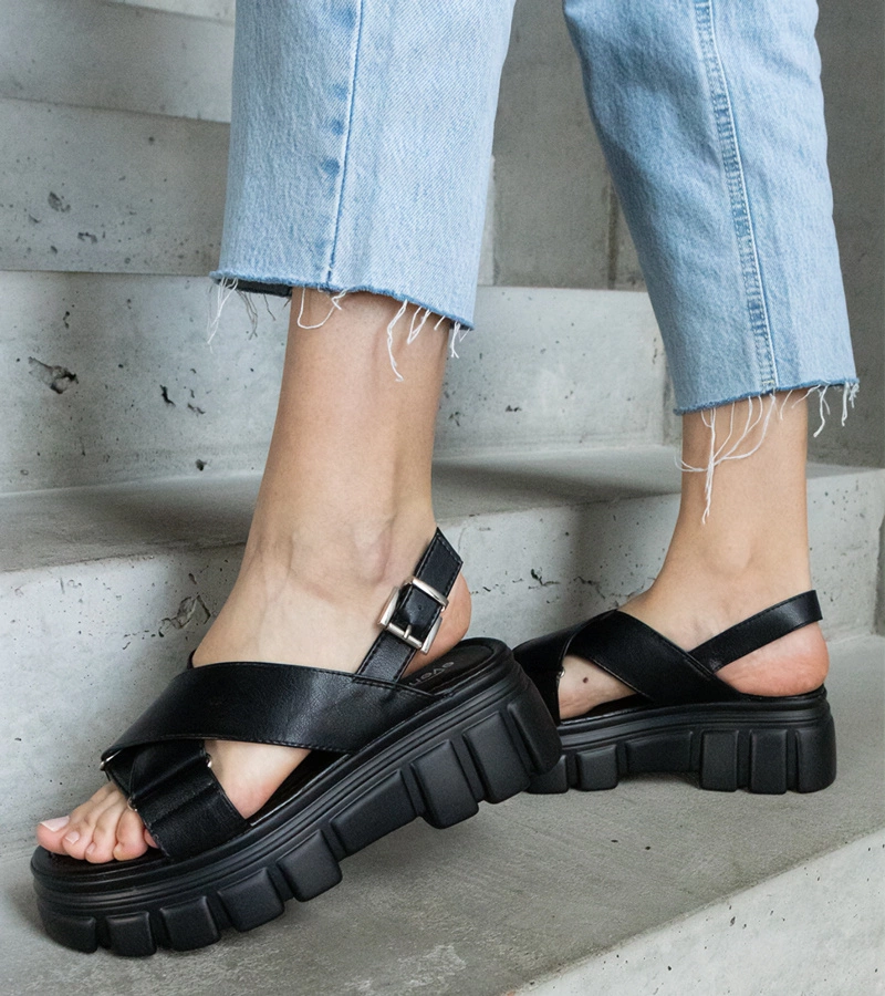 Czarne sportowe sandały na platformie