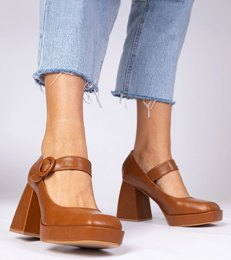 Hers Brązowe czółenka z kwadratowym noskiem i sprzączką