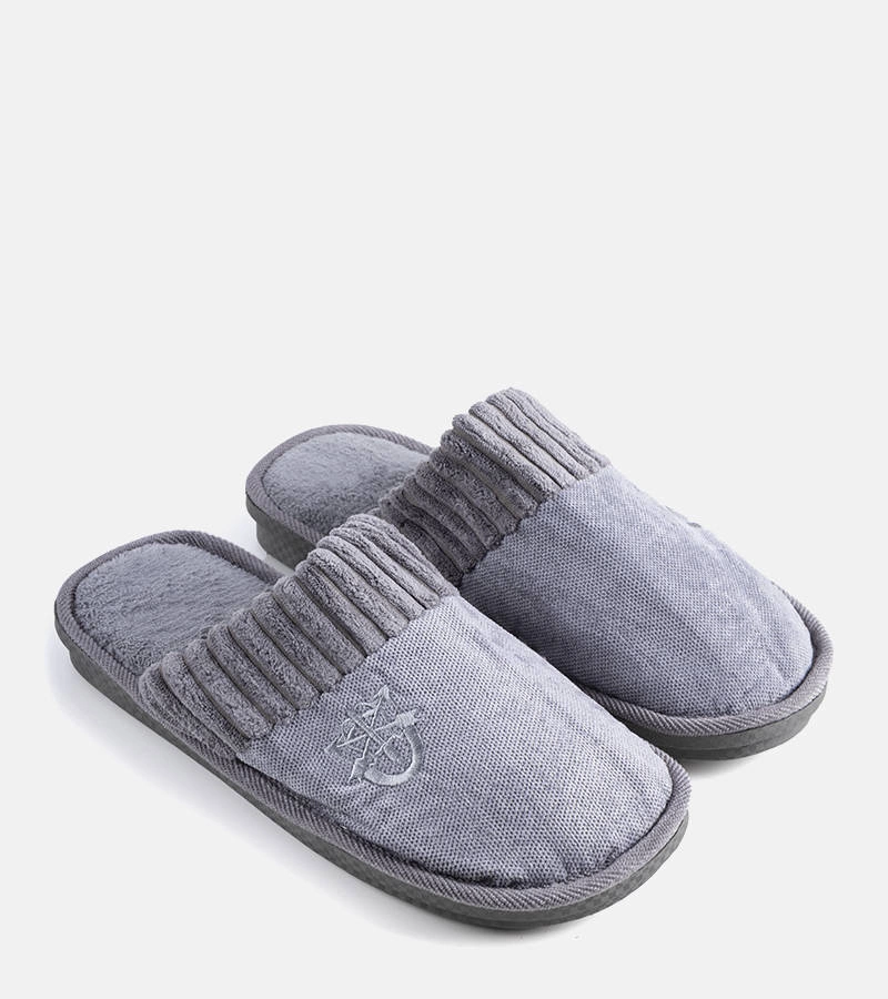 Szare ciepłe kapcie męskie