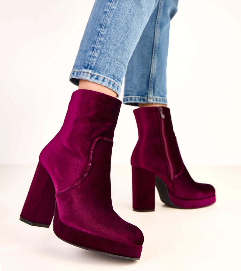 Hers Fioletowe botki na słupku z połyskiem
