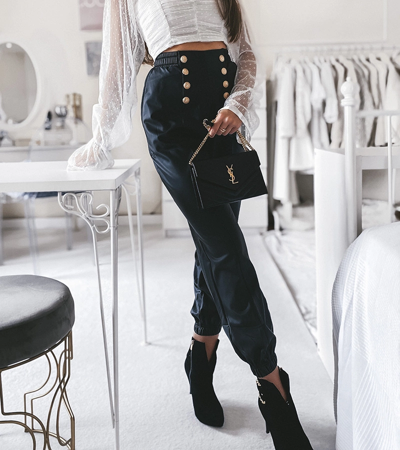 Czarne joggery z eko-skóry