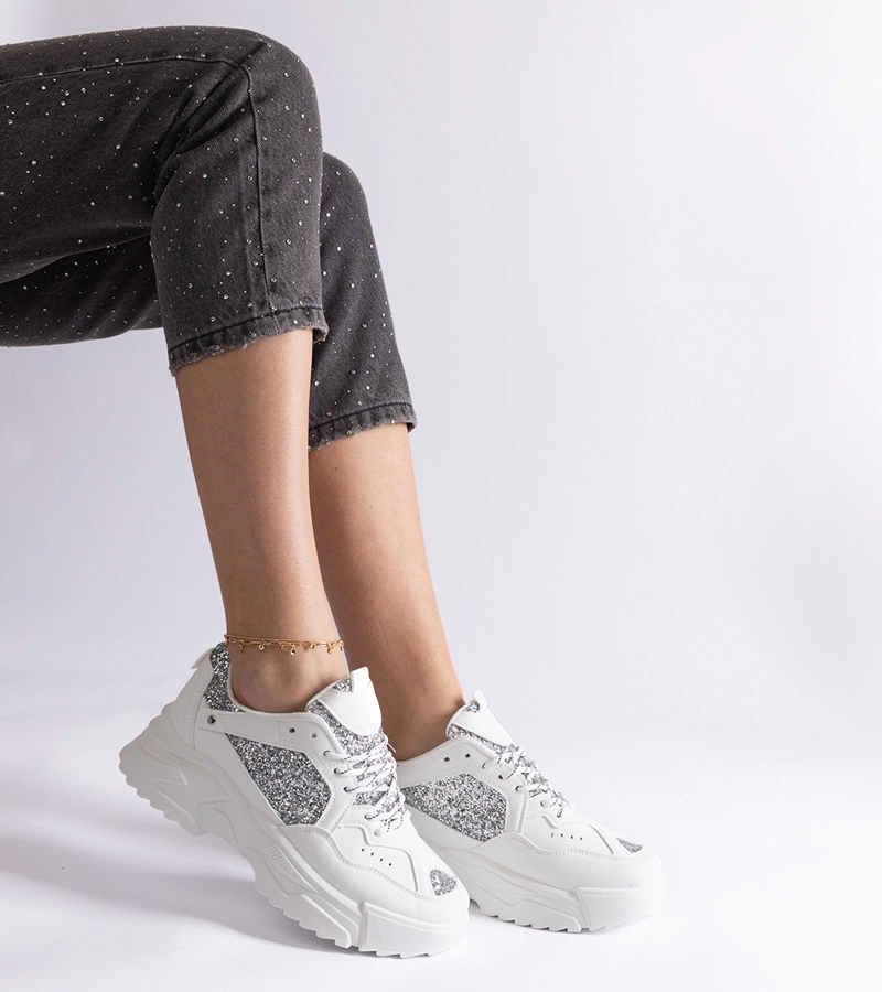 Białe sneakersy damskie z brokatowymi wstawkami