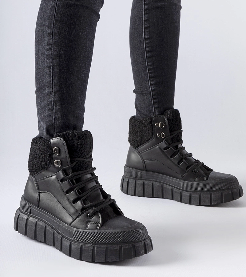 Czarne botki na masywnej platformie