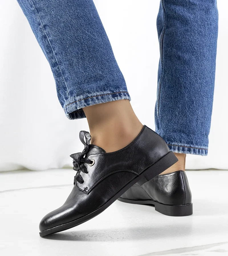 Czarne półbuty damskie