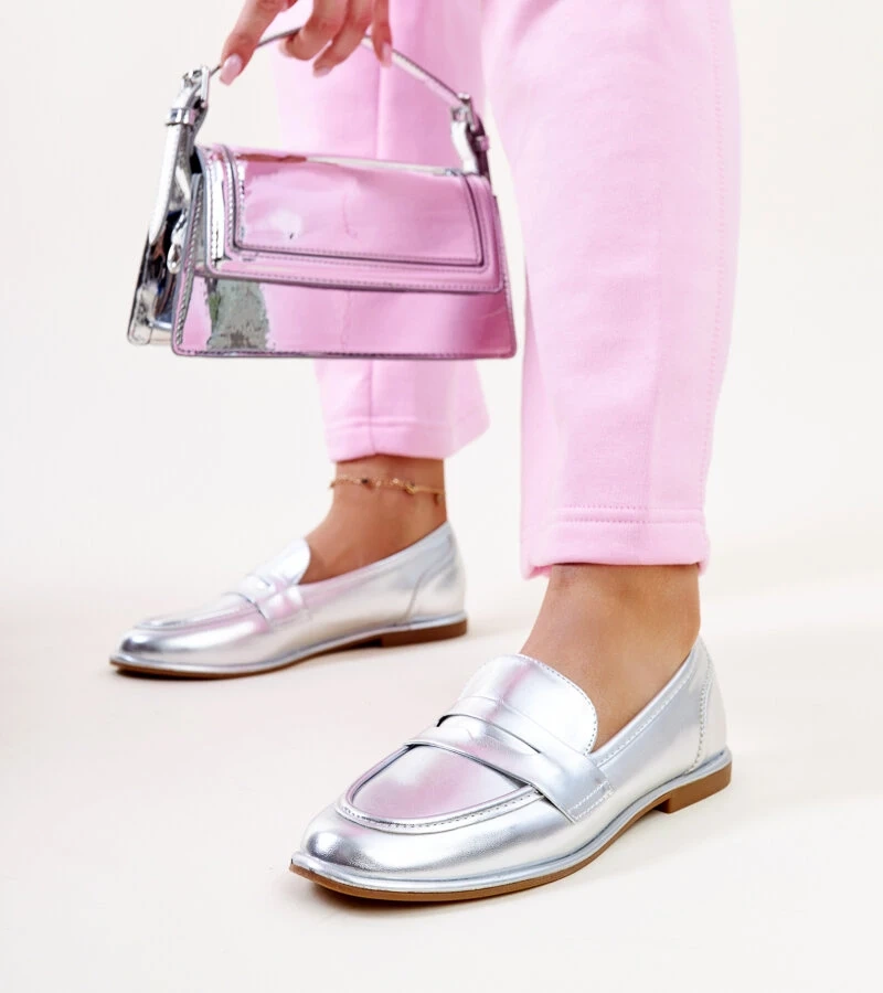 Srebrne klasyczne mokasyny