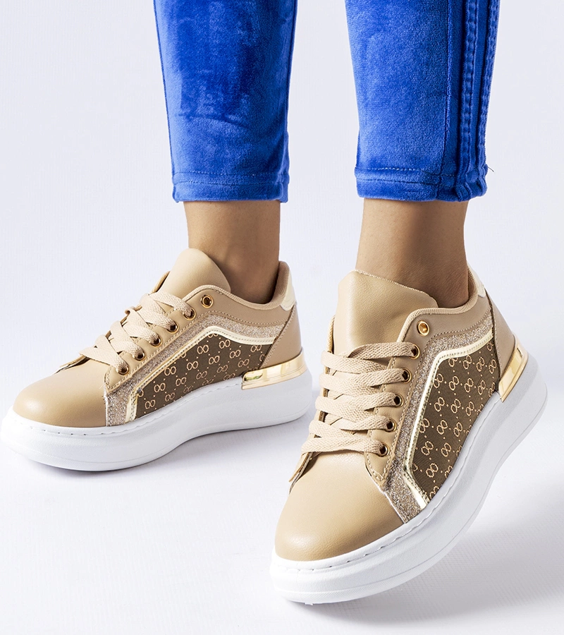 Beżowe buty zdobione brokatem na platformie