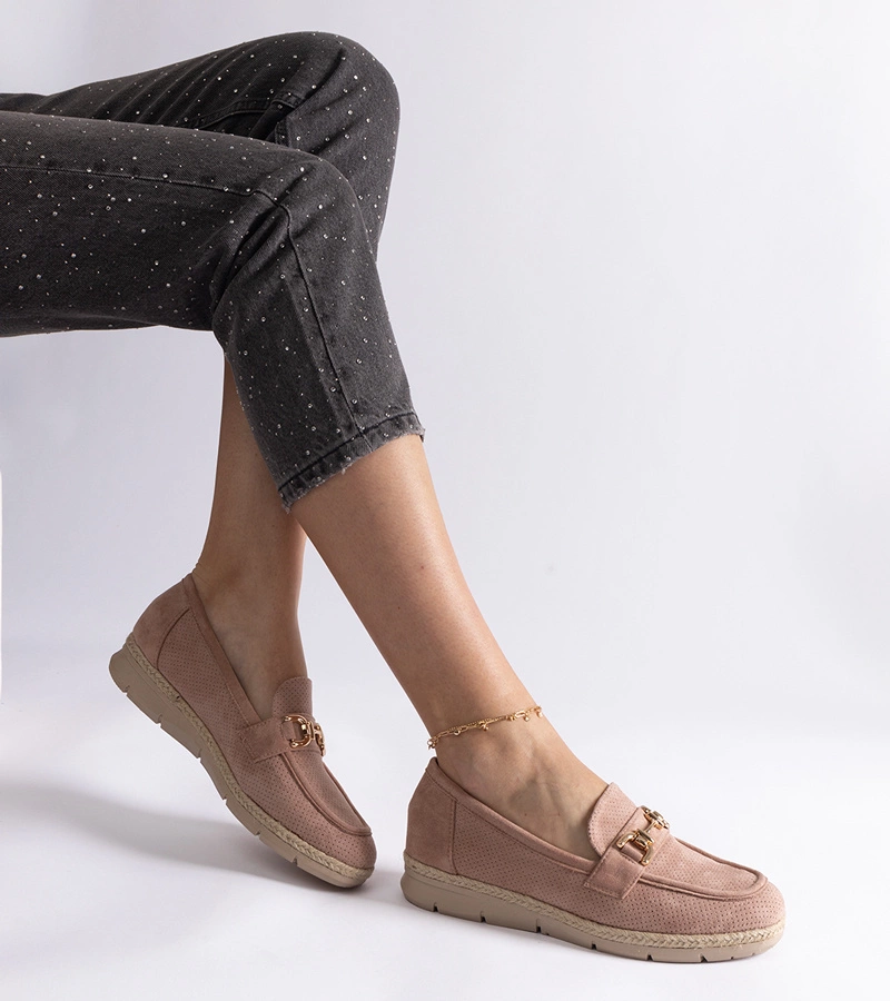 Kremowe mokasyny damskie z eko zamszu