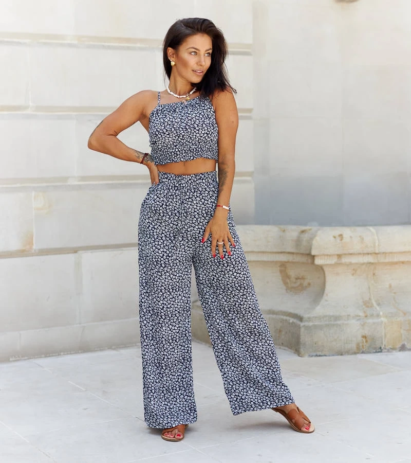 Różowy komplet spodnie+top w kwiaty