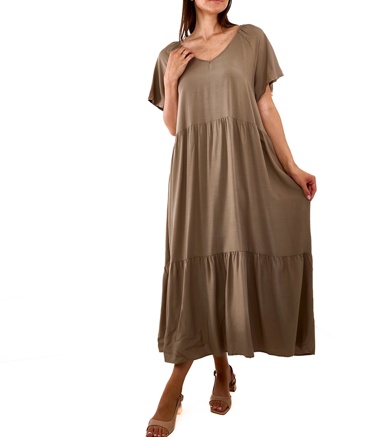 Ciemnozielona sukienka maxi o luźnym kroju