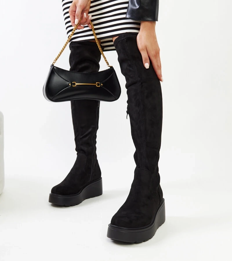 Czarne długie kozaki na koturnie