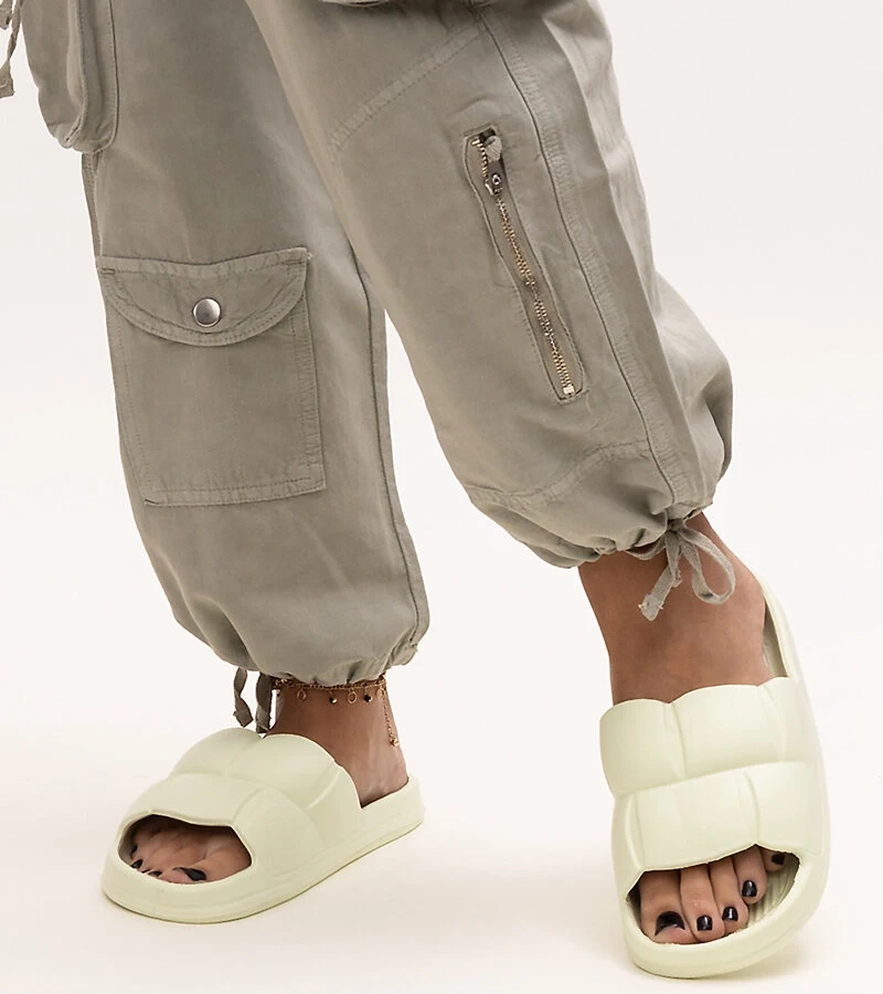 Zielone klapki piankowe