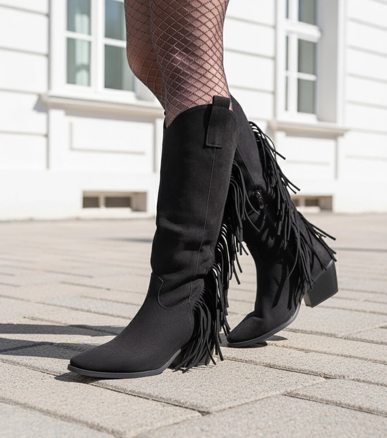 Hers Czarne kowbojki zdobione frędzlami