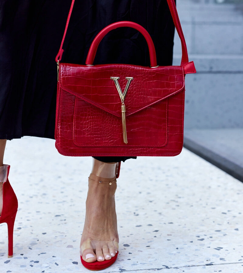 Torebka na ramię z motywem skóry krokodyla