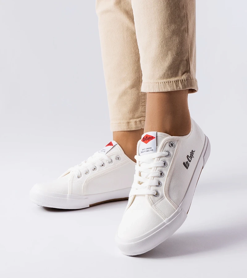 Białe materiałowe tenisówki Lee Cooper LCW-23-44-1648L