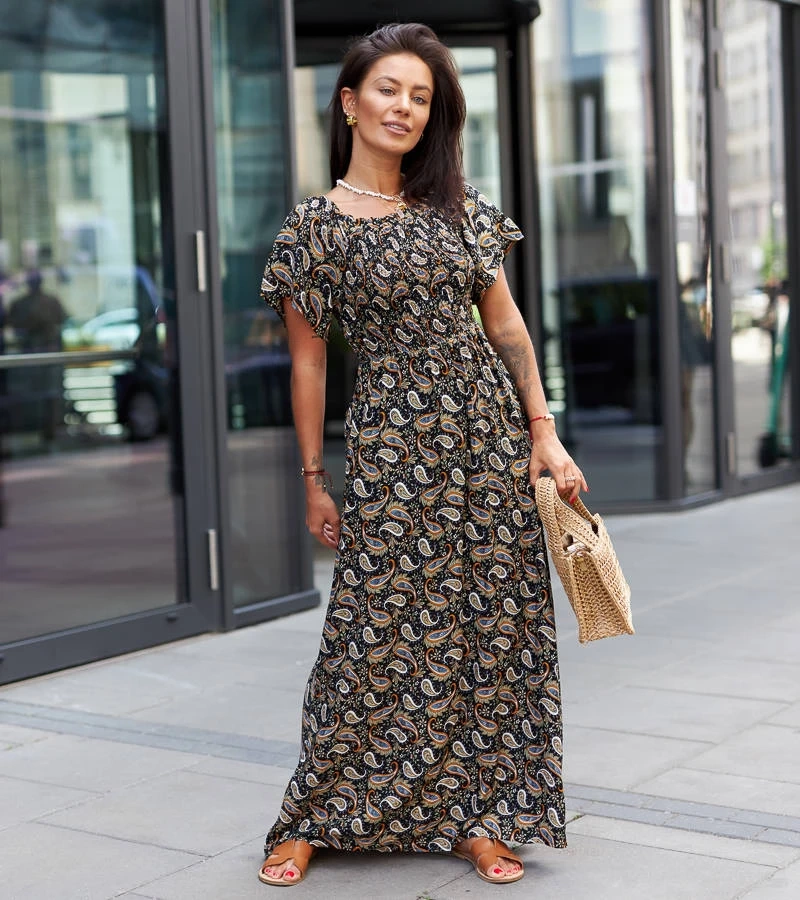 Czarna wzorzysta sukienka