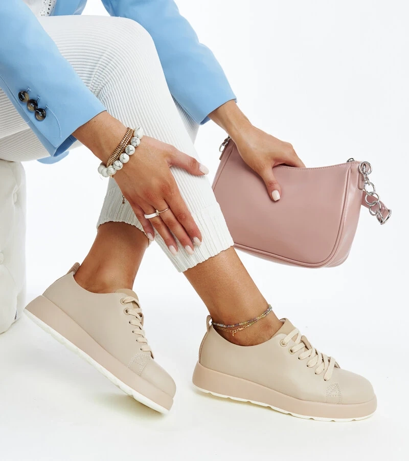 Beżowe trampki skórzane