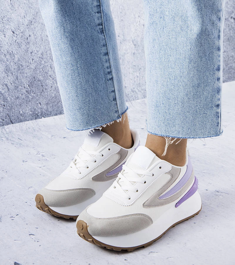 Białe sportowe sneakersy