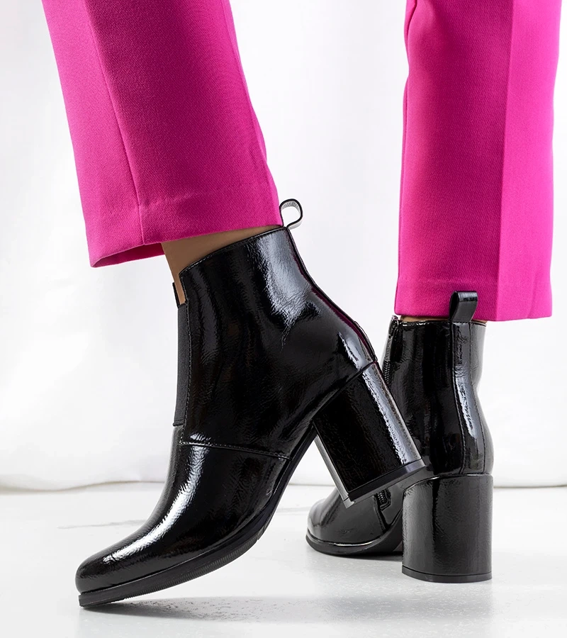 Czarne botki lakierowane