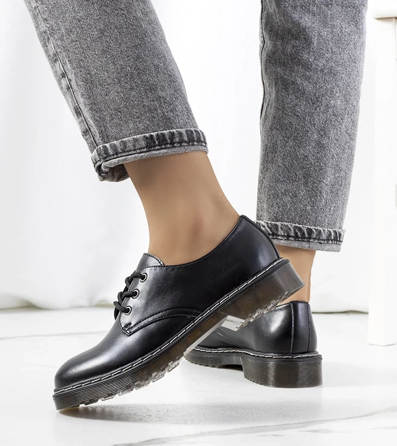 Czarne półbuty damskie